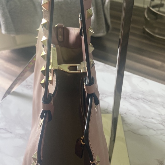 🇮🇹VALENTINO GARAVANI VITELLO ROCKSTUD Bag/Tote in ROSE WATER with COA & insert - Picture 15 of 16